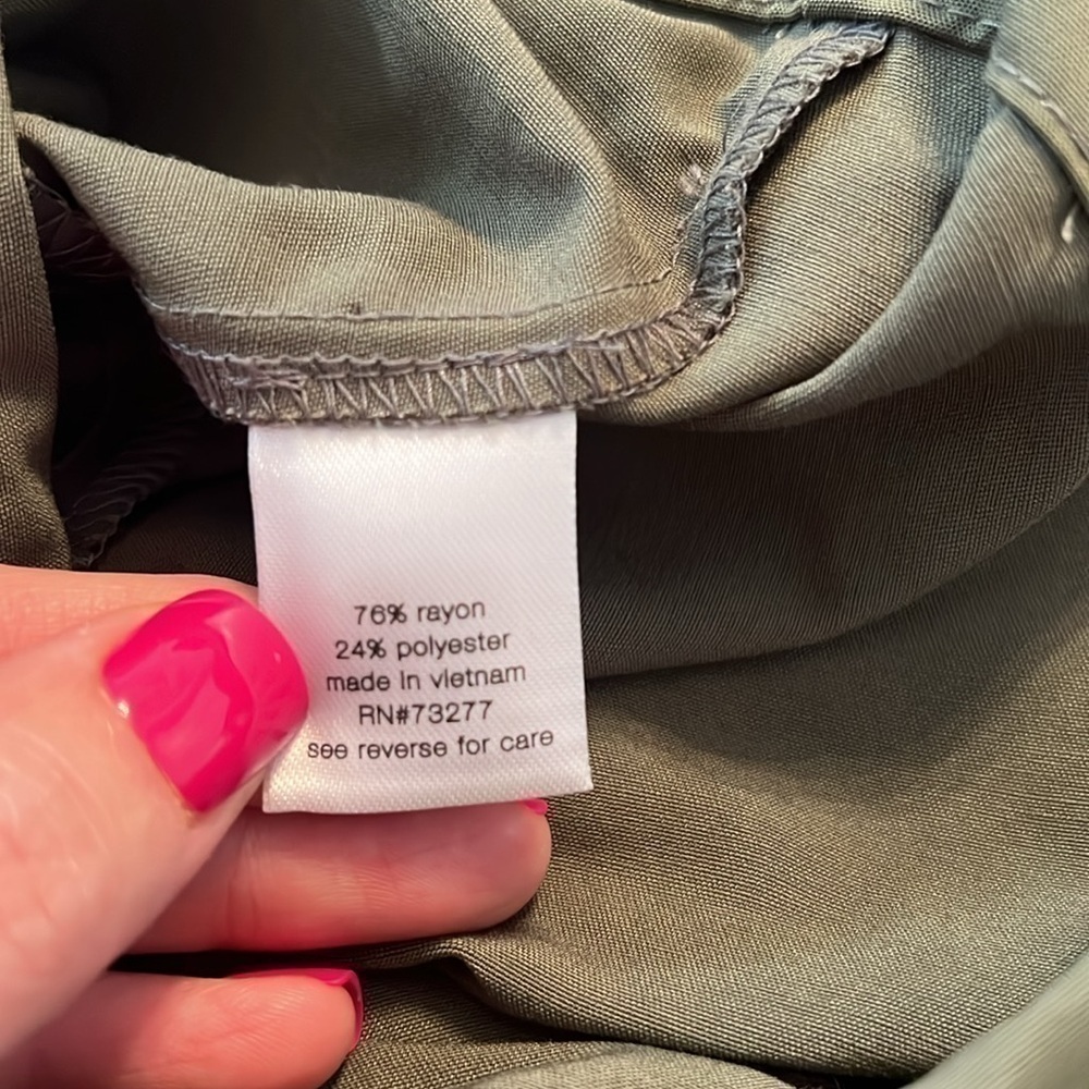 Elizabeth and James || NWT|| High Waisted Pleated Belted Shorts - Picture 15 of 16